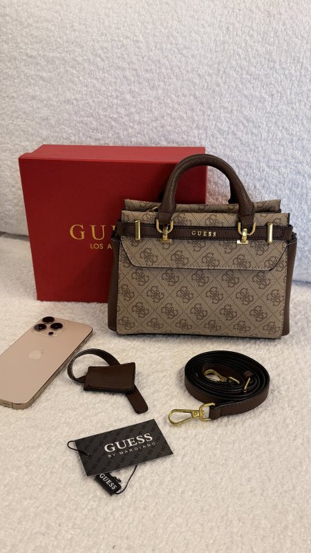 شنطة جيس / Guess Sestri mini #9066 ماستر كواليتي شامل علبة (حجم ميني )